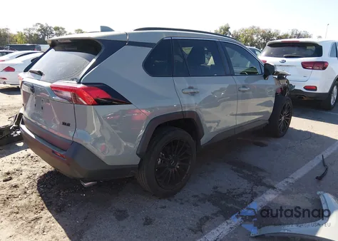 2020 Toyota Rav4 Xle z USA, uszkodzony, nr VIN 2T3W1RFV6LW097185